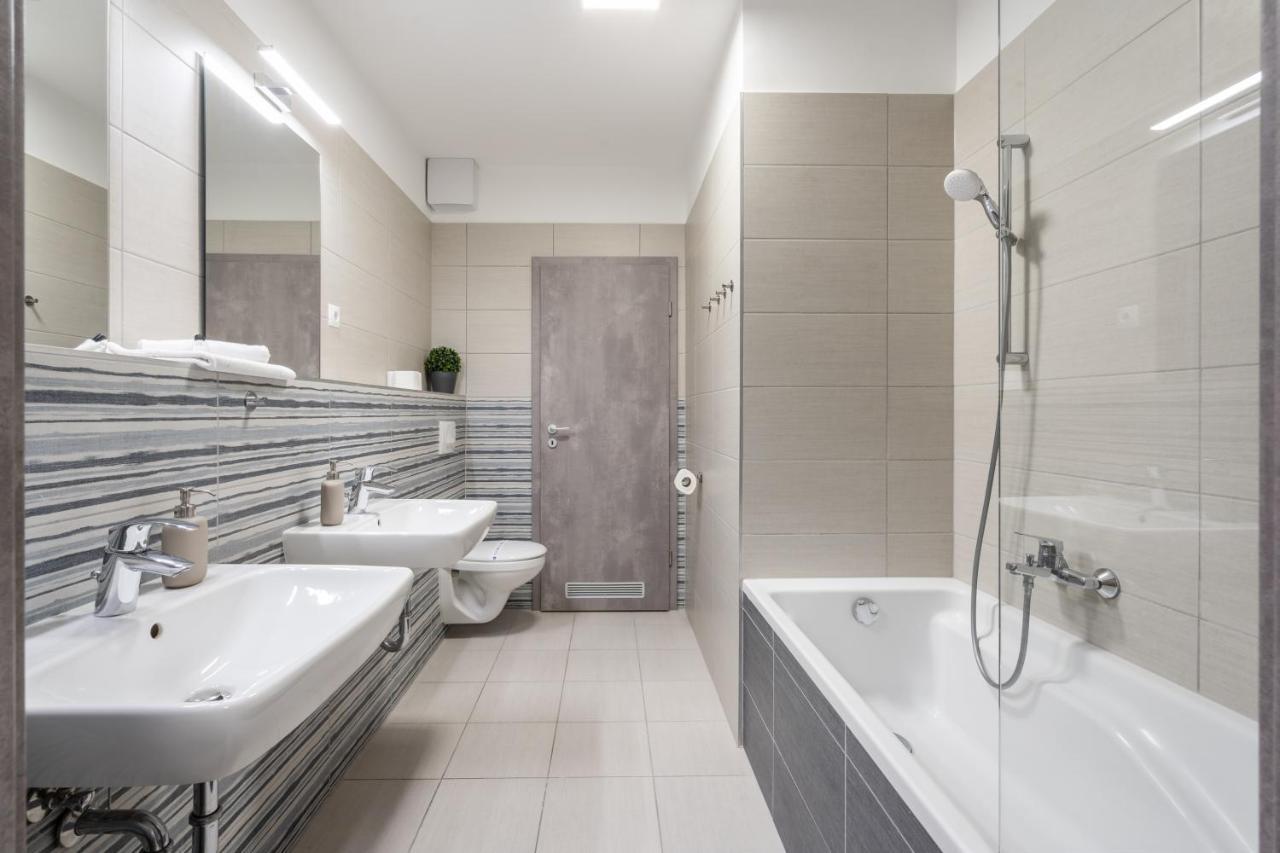 Navy Angel Apartment With Balcony Budapeste Exterior foto